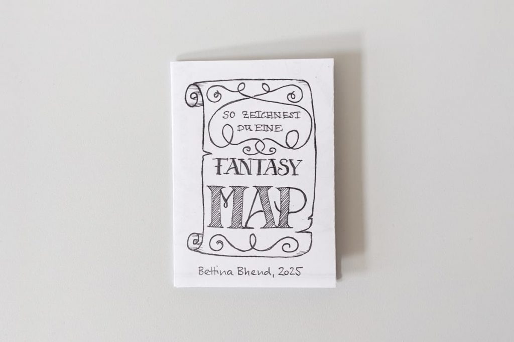 Gezeichnetes Zine-Cover „SO ZEICHNEST DU EINE FANTASY MAP“ von Bettina Bhend im Pergament-Stil.