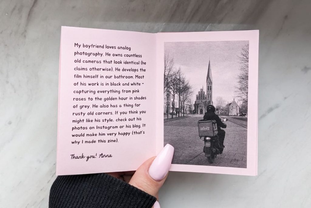 Offenes Zine: Links persönlicher Text über Analogfotos vom Freund, rechts ein Foto eines Wolt-Fahrers vor einer Kirche.