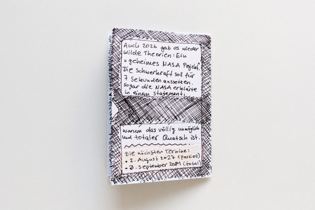 Zine-Rückseite zu Mythen 2026 und Terminen künftiger Sonnenfinsternisse (2027, 2081).
