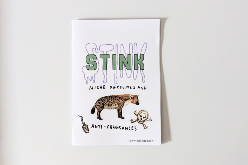 Handgemachtes Zine von lefthandedzines. Cover; STINK in grüner Schrift und handgemalt dahinter wiederholt. Abbildungen von Totenkopf, Duftflasche, Wildtier. Handgeschrieben "Niche perfumes and anti-fragrances"